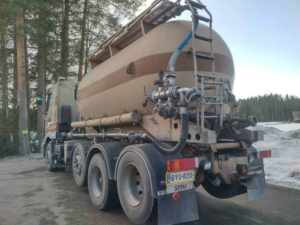 Sisu E14 8x2 kippipainepytty+kompura - Камион цистерна: снимка 4 Sisu E14 8x2 kippipainepytty+kompura - Камион цистерна: снимка 4