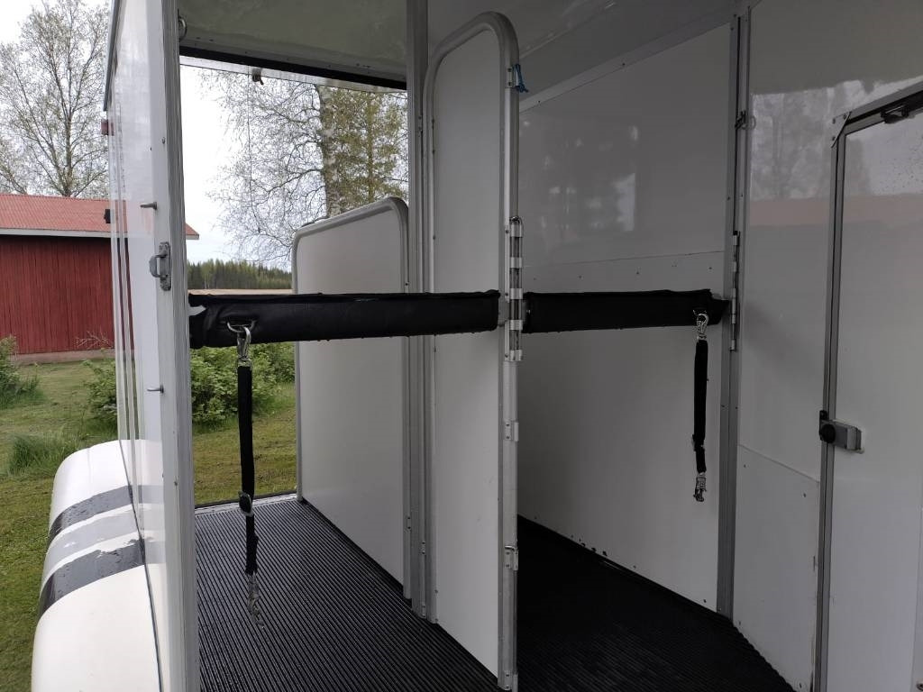 Umeå A45 Hevostraileri, etupurku - За превоз на животни ремарке: снимка 5 Umeå A45 Hevostraileri, etupurku - За превоз на животни ремарке: снимка 5