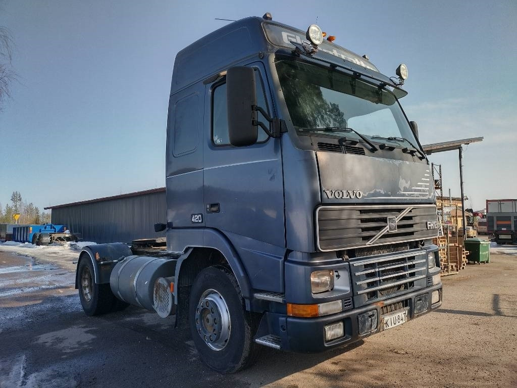 Volvo FH12 kanttilamppu veturi - Влекач: снимка 2 Volvo FH12 kanttilamppu veturi - Влекач: снимка 2