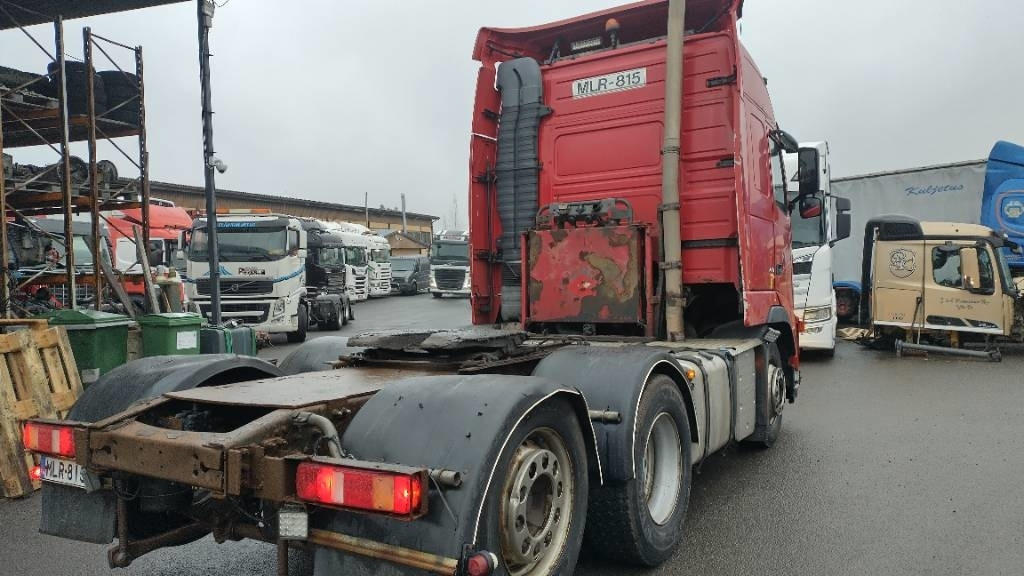 Volvo FH480 6x2 takateli veturi, hydrauliikka,manuaali - Влекач: снимка 2 Volvo FH480 6x2 takateli veturi, hydrauliikka,manuaali - Влекач: снимка 2