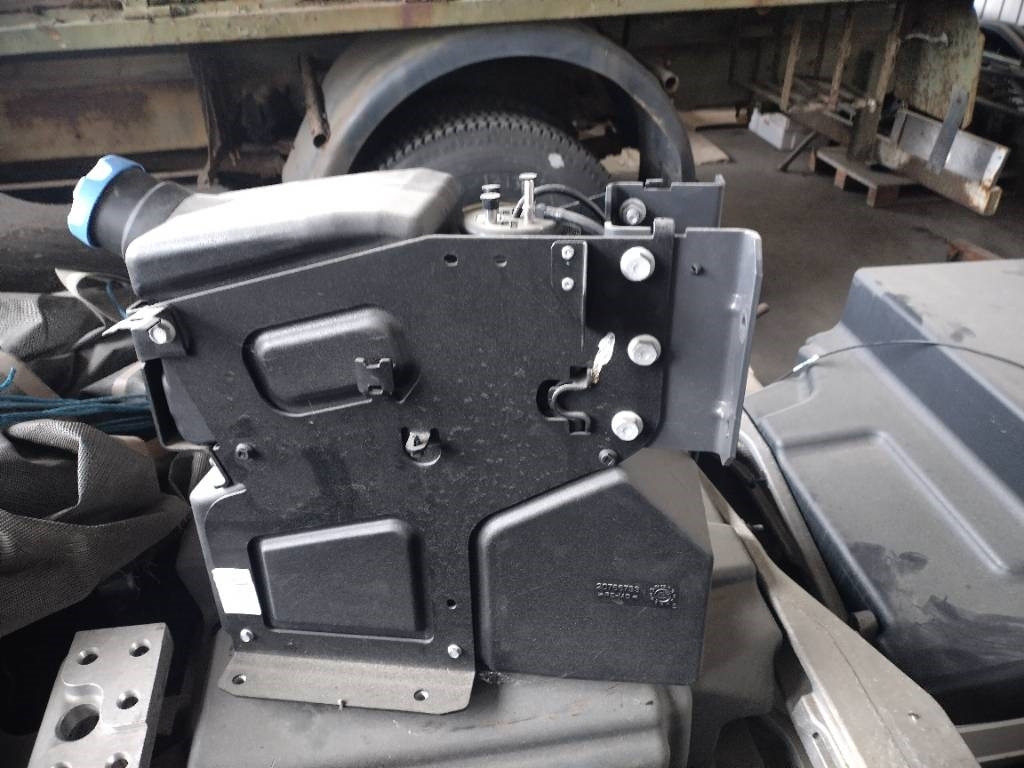 Volvo Adblue säiliö FL - Рама/ Шаси за Камион: снимка 4 Volvo Adblue säiliö FL - Рама/ Шаси за Камион: снимка 4