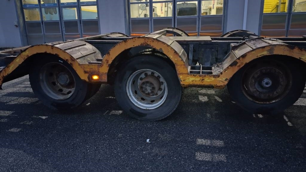 Volvo F16 8x2 metsäkone ritilä, rautajouset,hydr.perä - Камион за дърва: снимка 3 Volvo F16 8x2 metsäkone ritilä, rautajouset,hydr.perä - Камион за дърва: снимка 3