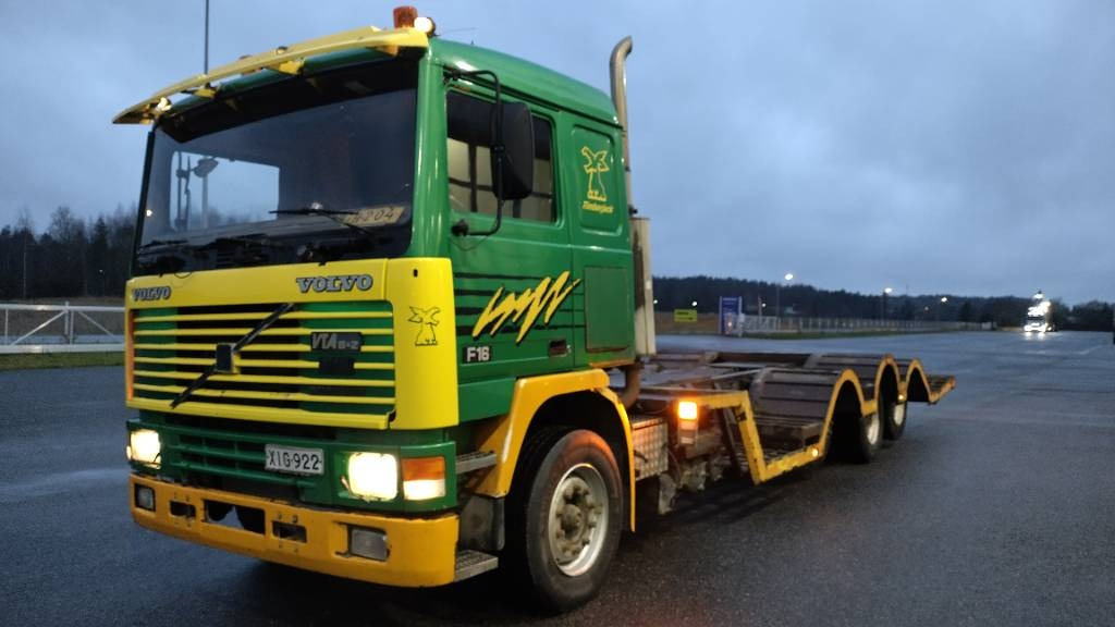 Volvo F16 8x2 metsäkone ritilä, rautajouset,hydr.perä - Камион за дърва: снимка 1 Volvo F16 8x2 metsäkone ritilä, rautajouset,hydr.perä - Камион за дърва: снимка 1