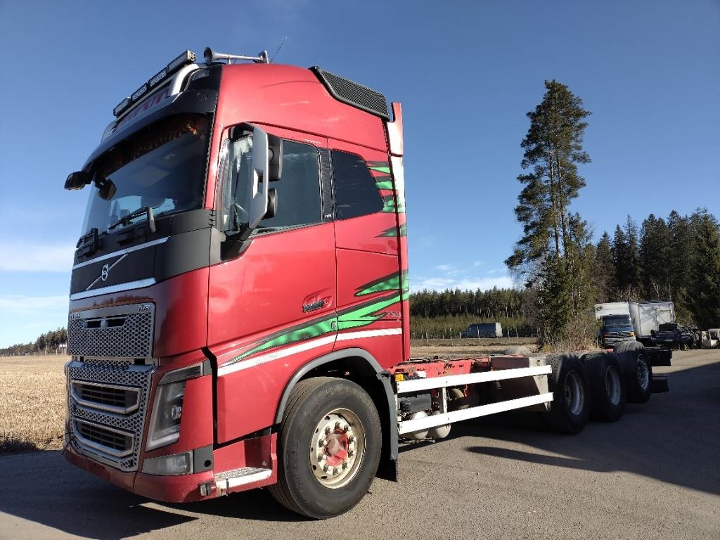 Volvo FH750 8x4 alusta - Шаси кабина: снимка 1 Volvo FH750 8x4 alusta - Шаси кабина: снимка 1