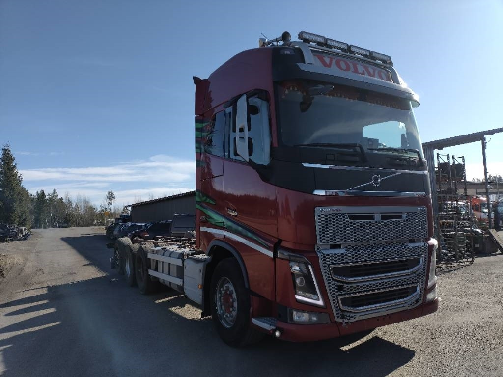 Volvo FH750 8x4 alusta - Шаси кабина: снимка 2 Volvo FH750 8x4 alusta - Шаси кабина: снимка 2
