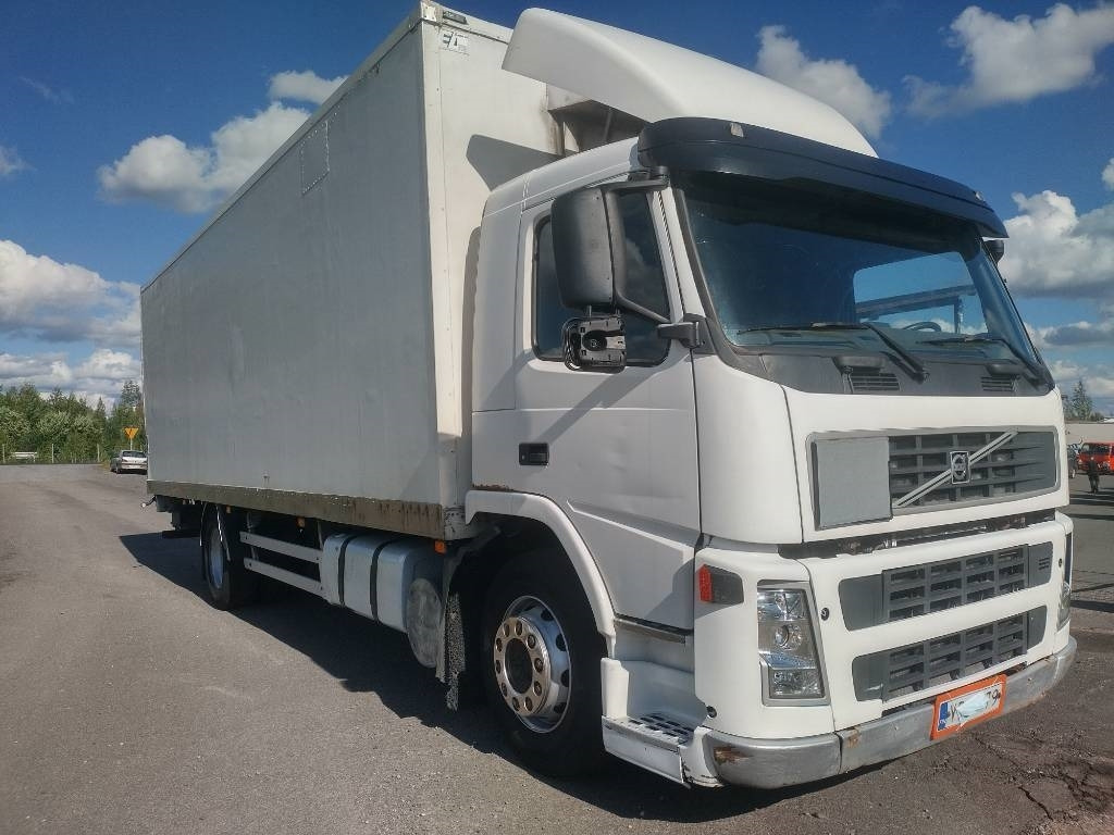 Volvo FM9 4x2 8,40m pitkä kylkiaukeava kori - Камион фургон: снимка 2 Volvo FM9 4x2 8,40m pitkä kylkiaukeava kori - Камион фургон: снимка 2