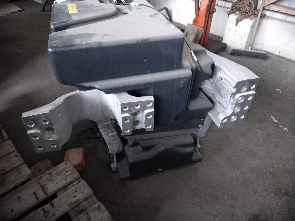 Volvo Polttoaine tankki 2+2  - Рама/ Шаси за Камион: снимка 4 Volvo Polttoaine tankki 2+2  - Рама/ Шаси за Камион: снимка 4