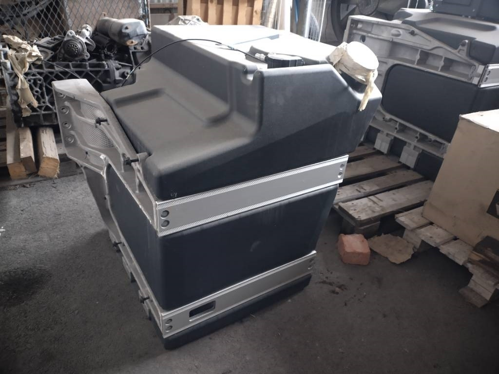 Volvo Polttoaine tankki 2+2  - Рама/ Шаси за Камион: снимка 1 Volvo Polttoaine tankki 2+2  - Рама/ Шаси за Камион: снимка 1