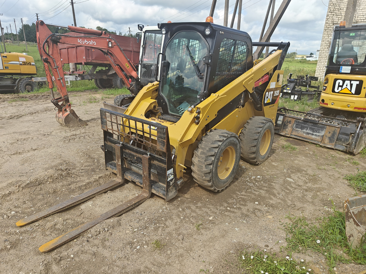 CATERPILLAR 262D - Мини челен товарач: снимка 2 CATERPILLAR 262D - Мини челен товарач: снимка 2