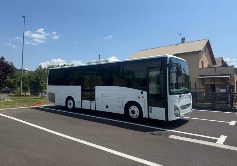 Iveco CROSSWAY/ DŁUGOŚĆ 10.70 M / MANUAL / EURO 6 - Междуградски автобус: снимка 1 Iveco CROSSWAY/ DŁUGOŚĆ 10.70 M / MANUAL / EURO 6 - Междуградски автобус: снимка 1