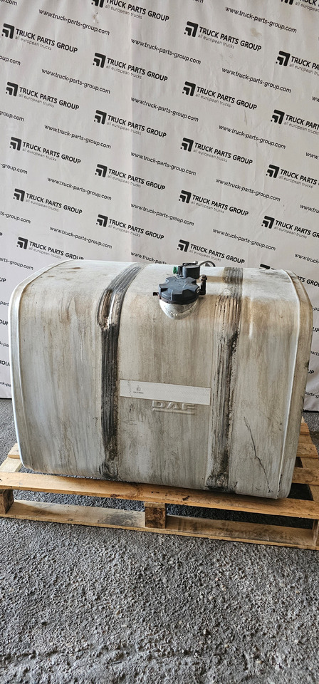DAF DAF XF, CF EURO6 emission fuel tank in fully complete with brackets 1944798, 1944800, 2193145, 1944801, 2198081, 1949897, 2198104, 1945569, 2198105, 2259915, 1681827, 1617170, 1949909, 1945569, 194480 - Резервни части: снимка 1 DAF DAF XF, CF EURO6 emission fuel tank in fully complete with brackets 1944798, 1944800, 2193145, 1944801, 2198081, 1949897, 2198104, 1945569, 2198105, 2259915, 1681827, 1617170, 1949909, 1945569, 194480 - Резервни части: снимка 1