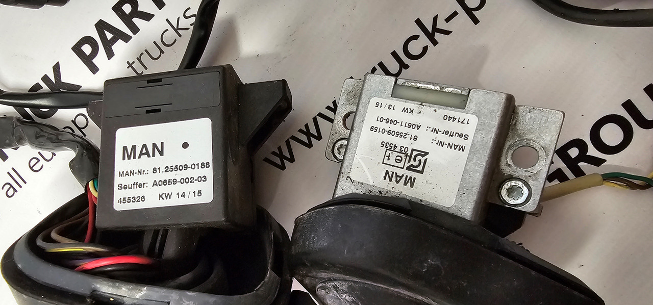 MAN MAN TGX / TGS EURO6 steering controllers set, driving position buttons, steering column switch, steering stalk 81255016035, 81464306026, 81258056006, 81255090159, 81255090188, 81259370064, 81258056005 - Резервни части за Камион: снимка 3 MAN MAN TGX / TGS EURO6 steering controllers set, driving position buttons, steering column switch, steering stalk 81255016035, 81464306026, 81258056006, 81255090159, 81255090188, 81259370064, 81258056005 - Резервни части за Камион: снимка 3