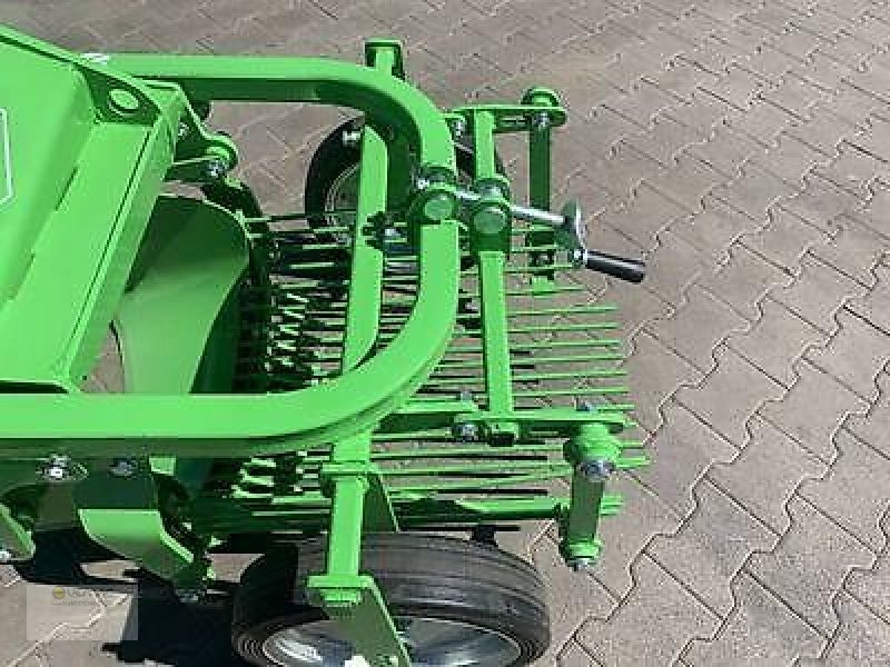 BOMET Kartoffelroder Bomet Z655/1 Kartoffel Roder Heckauswurf NEU - Техника за картофи: снимка 3 BOMET Kartoffelroder Bomet Z655/1 Kartoffel Roder Heckauswurf NEU - Техника за картофи: снимка 3