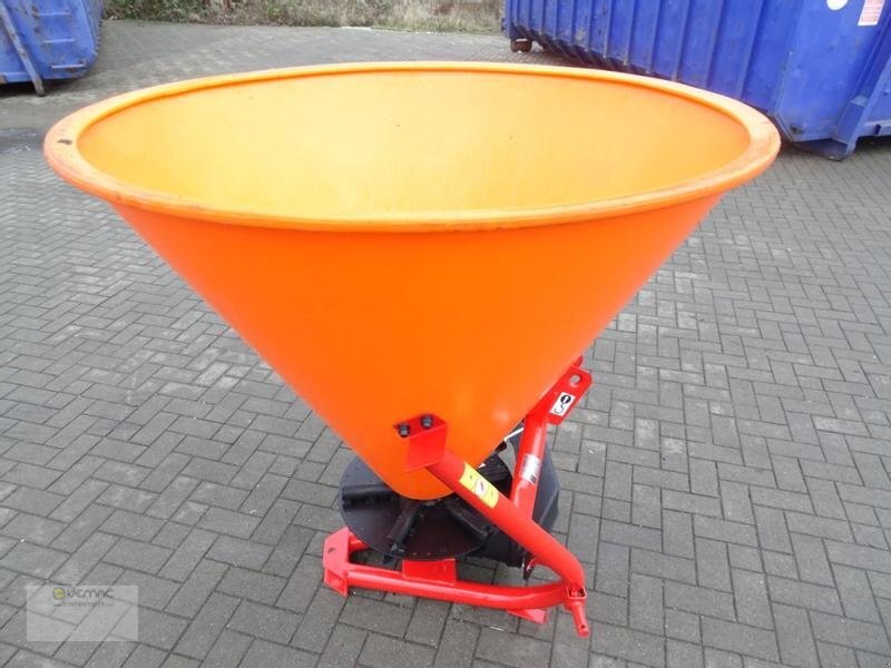 Dexwal Salzstreuer Düngerstreuer Streuer Trichterstreuer 400 Liter - Машина за разпръскване на сол/ Пясък: снимка 1 Dexwal Salzstreuer Düngerstreuer Streuer Trichterstreuer 400 Liter - Машина за разпръскване на сол/ Пясък: снимка 1