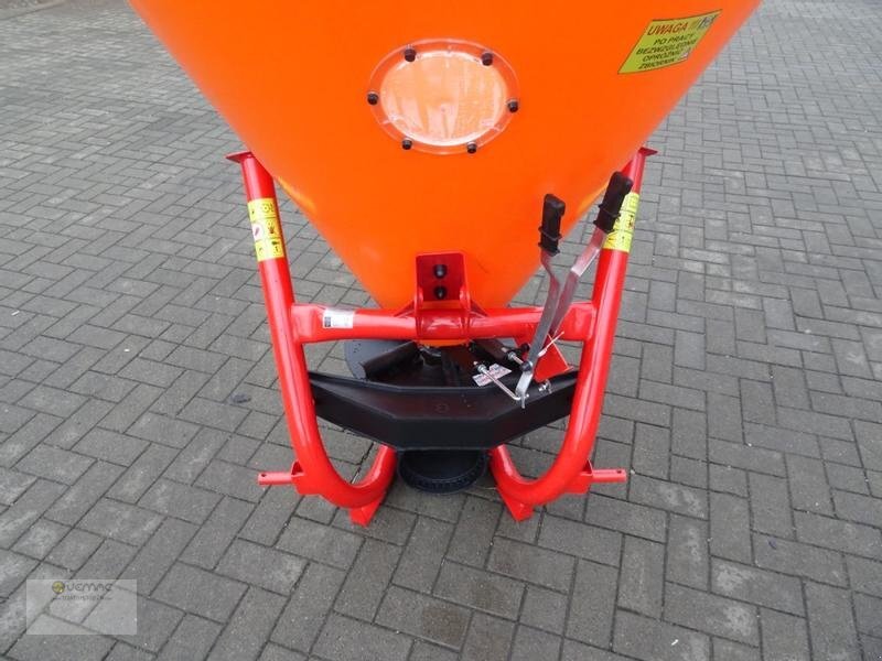 Dexwal Salzstreuer Düngerstreuer Streuer Trichterstreuer 400 Liter - Машина за разпръскване на сол/ Пясък: снимка 2 Dexwal Salzstreuer Düngerstreuer Streuer Trichterstreuer 400 Liter - Машина за разпръскване на сол/ Пясък: снимка 2