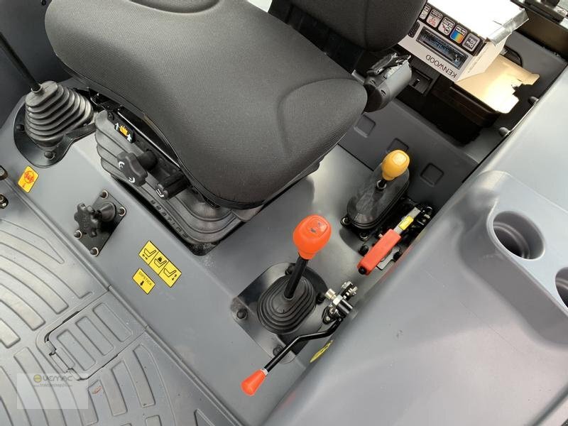 Нови Трактор Solis 50 RX 50PS Frontlader Schaufel Sonalika Traktor Schlepper KLIMA NEU: снимка 12 Нови Трактор Solis 50 RX 50PS Frontlader Schaufel Sonalika Traktor Schlepper KLIMA NEU: снимка 12