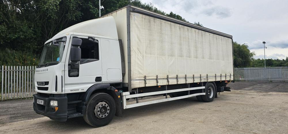 Iveco 18 ton curtain tail lift - Камион с брезент: снимка 3 Iveco 18 ton curtain tail lift - Камион с брезент: снимка 3