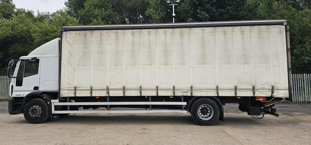 Iveco 18 ton curtain tail lift - Камион с брезент: снимка 5 Iveco 18 ton curtain tail lift - Камион с брезент: снимка 5