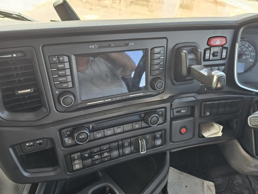 Влекач Scania R450: снимка 14