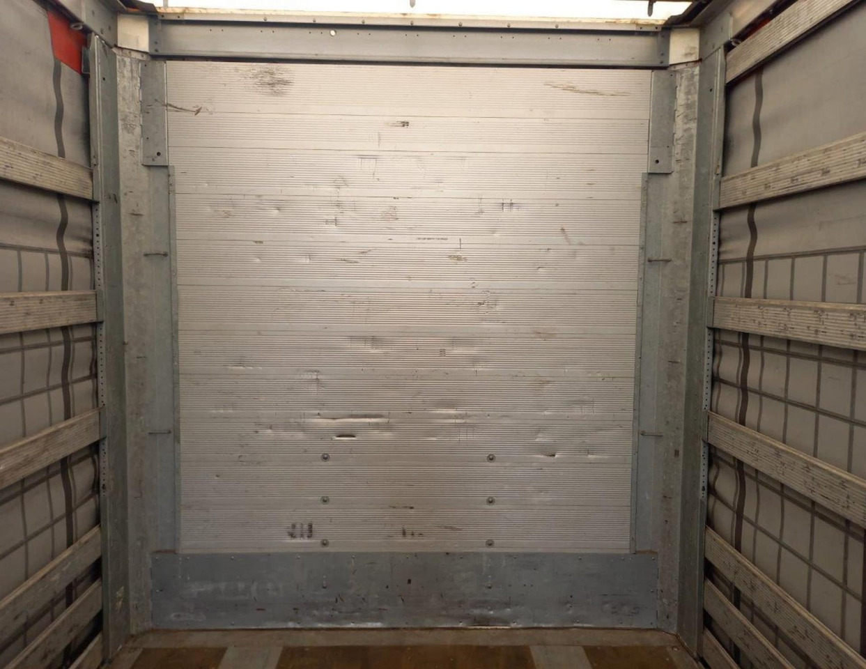 2019 Schmitz Cargobull SCS24/L Varios - Брезентово полуремарке: снимка 3 2019 Schmitz Cargobull SCS24/L Varios - Брезентово полуремарке: снимка 3