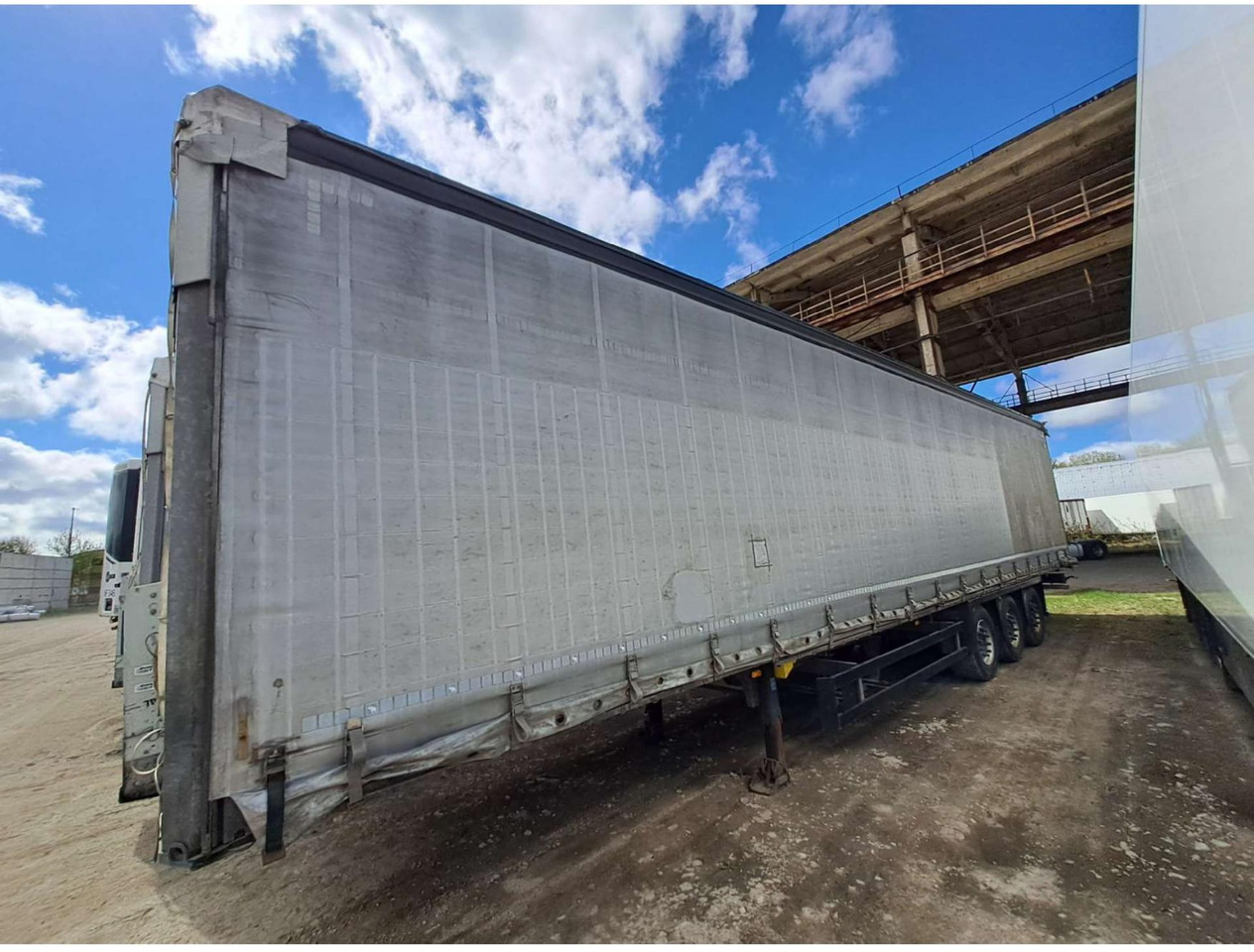 2019 Schmitz Cargobull SCS24/L Varios - Брезентово полуремарке: снимка 4 2019 Schmitz Cargobull SCS24/L Varios - Брезентово полуремарке: снимка 4