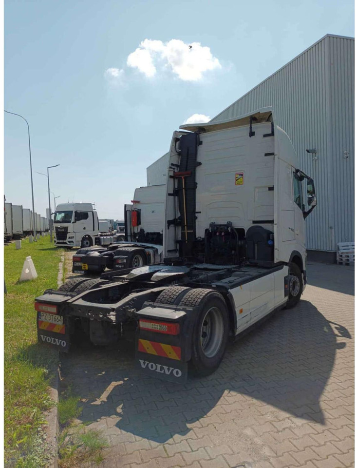 2023 Volvo FH 460 Globetrotter XL i-Save Side Skirts - Влекач: снимка 2 2023 Volvo FH 460 Globetrotter XL i-Save Side Skirts - Влекач: снимка 2