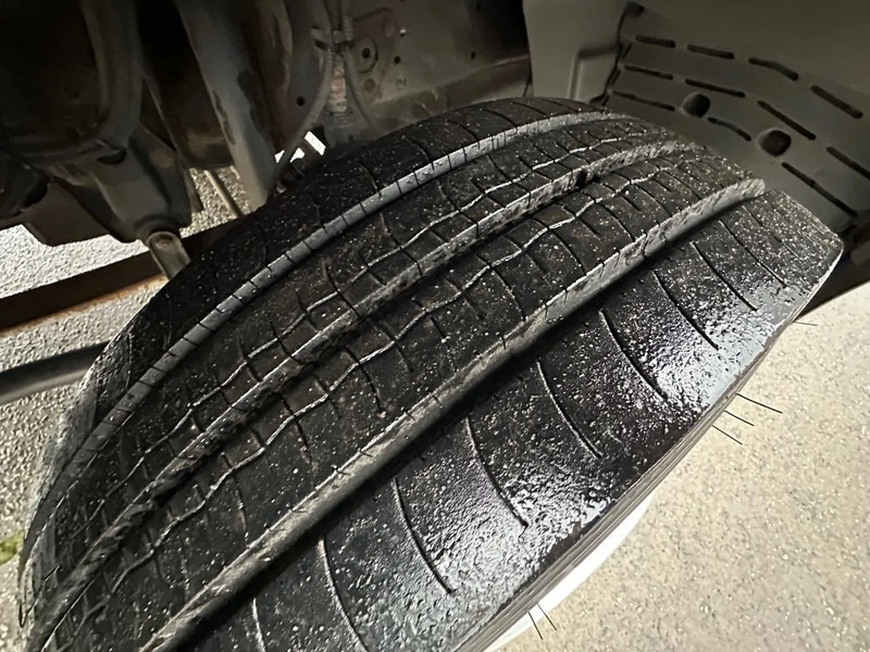 Mercedes-Benz Atego 815 / NL TRUCK / EURO 3 / LOW KM / BOX+LIFT / MANUAL / ANALOG TACHO - Камион фургон: снимка 4 Mercedes-Benz Atego 815 / NL TRUCK / EURO 3 / LOW KM / BOX+LIFT / MANUAL / ANALOG TACHO - Камион фургон: снимка 4