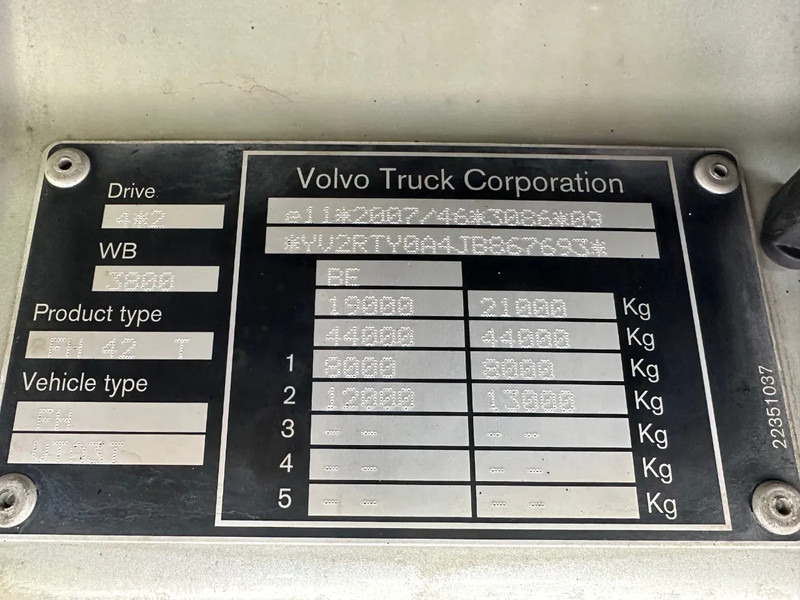 Volvo FH 460 / GLOBETROTTER / EURO 6 / I-Shift / HYDRAULIC / FULL AIR / NEW TACHO - Влекач: снимка 4 Volvo FH 460 / GLOBETROTTER / EURO 6 / I-Shift / HYDRAULIC / FULL AIR / NEW TACHO - Влекач: снимка 4