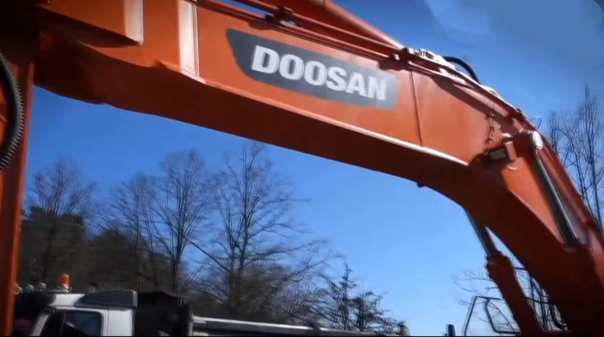 DOOSAN DX420LC - Верижен багер: снимка 2 DOOSAN DX420LC - Верижен багер: снимка 2