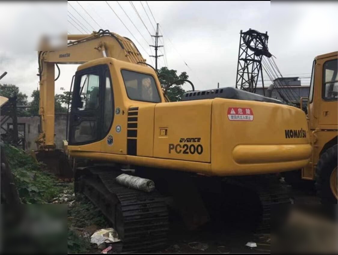 KOMATSU PC200-6 - Верижен багер: снимка 1 KOMATSU PC200-6 - Верижен багер: снимка 1