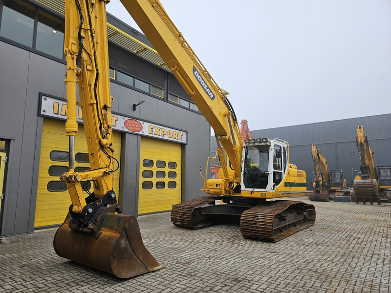 Doosan DX255LC-3 - Верижен багер: снимка 2 Doosan DX255LC-3 - Верижен багер: снимка 2