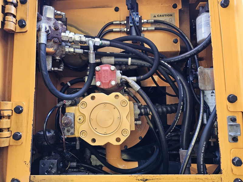 Колесен багер Hyundai R140W-7A: снимка 16