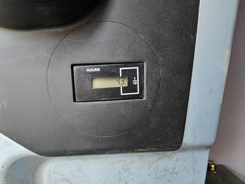 Нови Верижен багер Hyundai R215L: снимка 16 Нови Верижен багер Hyundai R215L: снимка 16