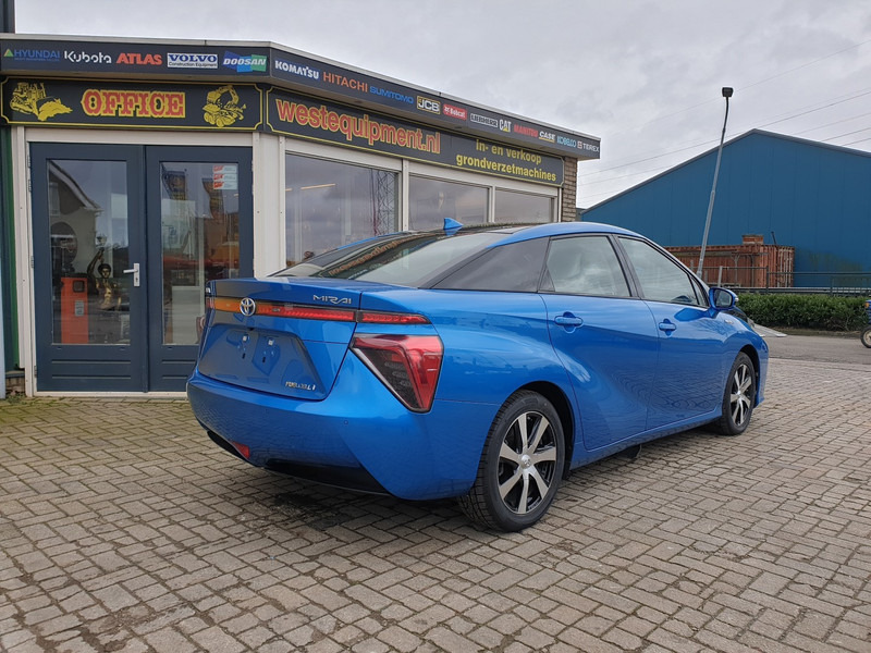 Toyota Mirai - Лек автомобил: снимка 5 Toyota Mirai - Лек автомобил: снимка 5