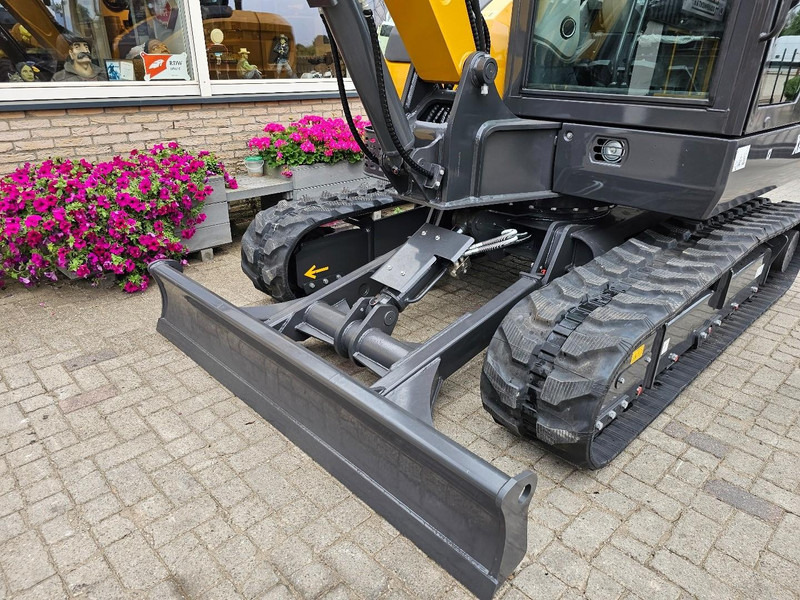 Нови Мини багер XCMG XE60GA: снимка 16 Нови Мини багер XCMG XE60GA: снимка 16