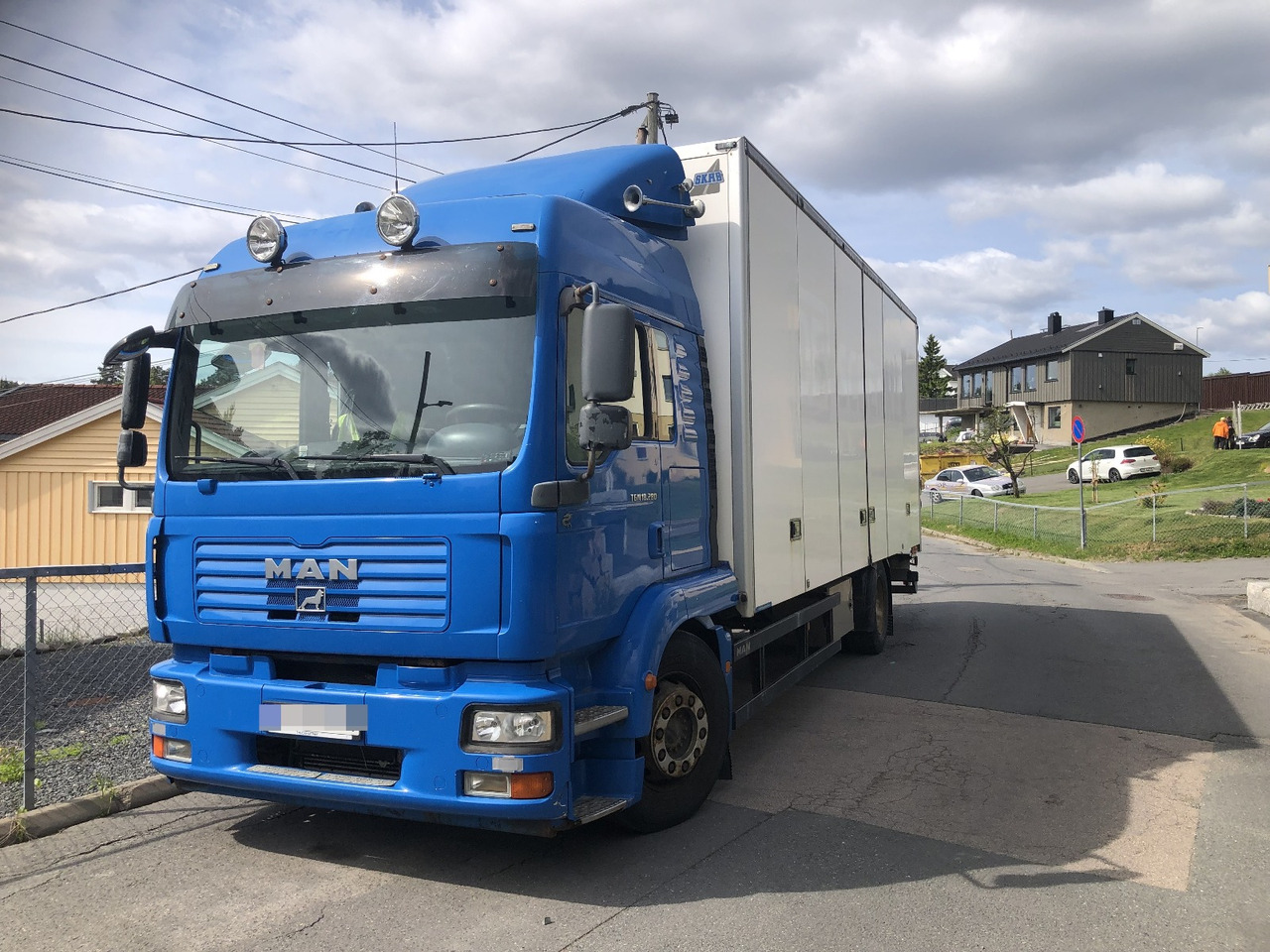MAN TGM 18.240 - Камион фургон: снимка 1 MAN TGM 18.240 - Камион фургон: снимка 1