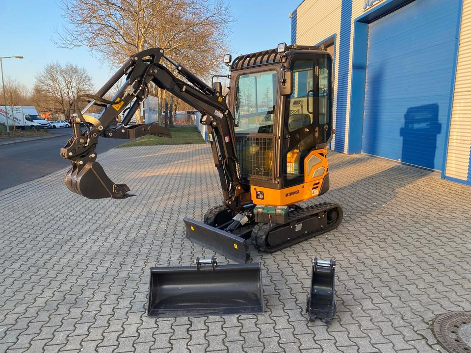 Minibagger BK2000NKSR inkl. Schaufelpaket *INKL.19% MWST*BERGER KRAUS*KUBOTA* KLIMA*SCHWENKARM*VERSTELLFAHRWERK* - Мини багер: снимка 1 Minibagger BK2000NKSR inkl. Schaufelpaket *INKL.19% MWST*BERGER KRAUS*KUBOTA* KLIMA*SCHWENKARM*VERSTELLFAHRWERK* - Мини багер: снимка 1