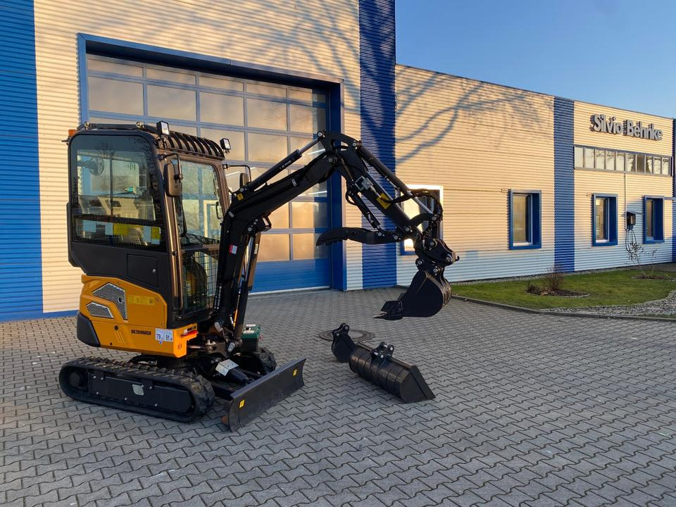 Minibagger BK2000NKSR inkl. Schaufelpaket *INKL.19% MWST*BERGER KRAUS*KUBOTA* KLIMA*SCHWENKARM*VERSTELLFAHRWERK* - Мини багер: снимка 4 Minibagger BK2000NKSR inkl. Schaufelpaket *INKL.19% MWST*BERGER KRAUS*KUBOTA* KLIMA*SCHWENKARM*VERSTELLFAHRWERK* - Мини багер: снимка 4