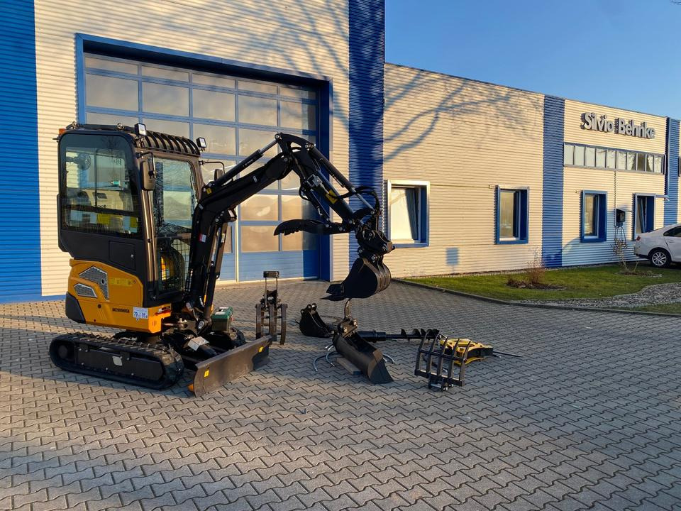 Minibagger BK2000NKSR inkl. Zubehörpaket *INKL.19% MWST*BERGER KRAUS*KUBOTA* KLIMA*SCHWENKARM*VERSTELLFAHRWERK* - Мини багер: снимка 5 Minibagger BK2000NKSR inkl. Zubehörpaket *INKL.19% MWST*BERGER KRAUS*KUBOTA* KLIMA*SCHWENKARM*VERSTELLFAHRWERK* - Мини багер: снимка 5