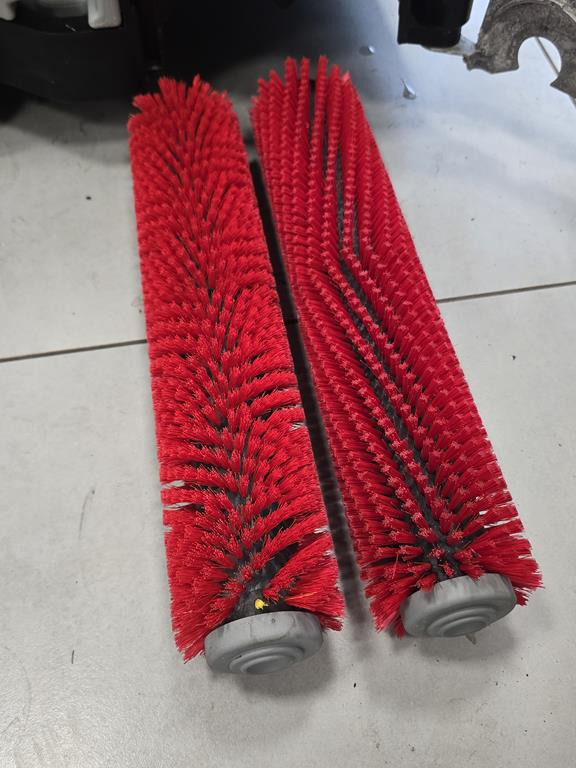 Подопочистваща машина KÄRCHER Szorowarka Karcher B40 C Bp + R55 Hako Nilfisk: снимка 14 Подопочистваща машина KÄRCHER Szorowarka Karcher B40 C Bp + R55 Hako Nilfisk: снимка 14