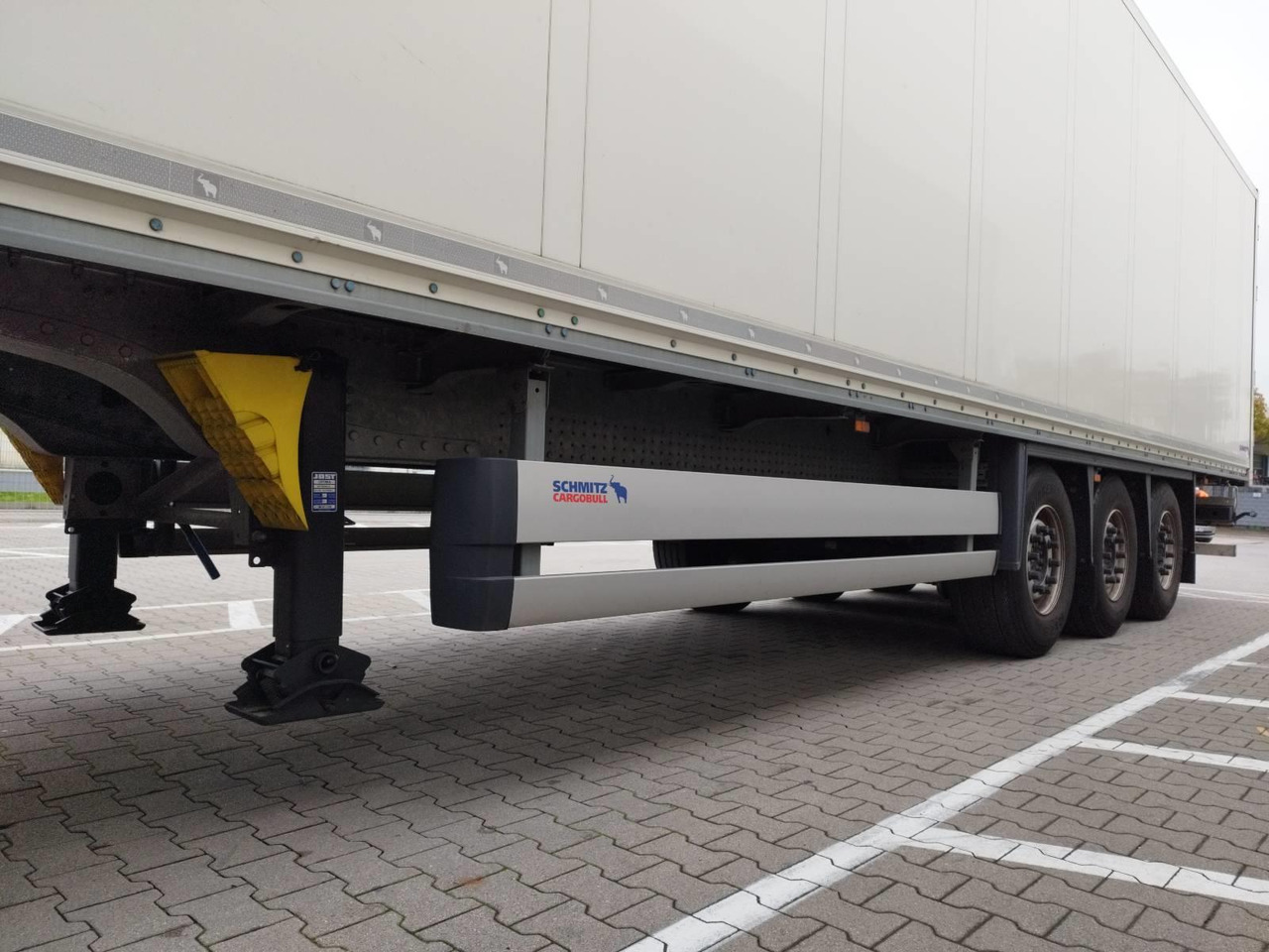 Schmitz Cargobull 3 axles xLiftachse - Изотермичен полуремарке: снимка 3 Schmitz Cargobull 3 axles xLiftachse - Изотермичен полуремарке: снимка 3