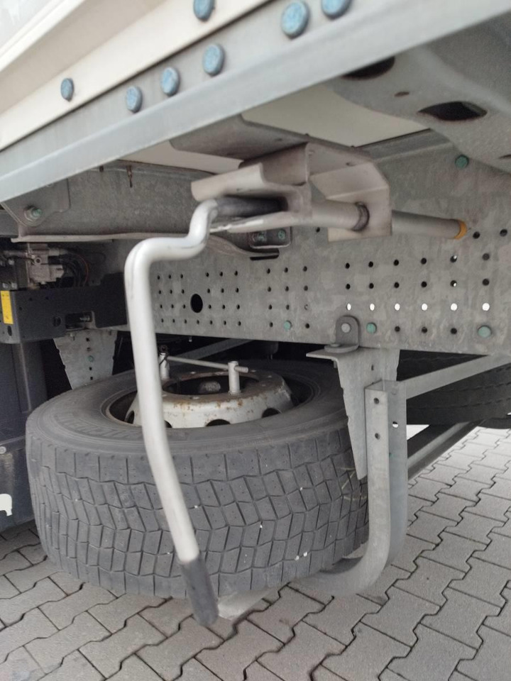 Schmitz Cargobull 3 axles xLiftachse - Изотермичен полуремарке: снимка 4 Schmitz Cargobull 3 axles xLiftachse - Изотермичен полуремарке: снимка 4