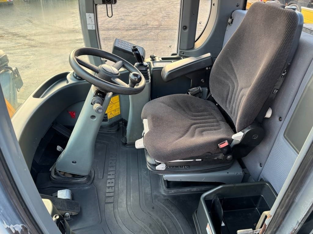 Колесен товарач Liebherr L 550: снимка 13 Колесен товарач Liebherr L 550: снимка 13