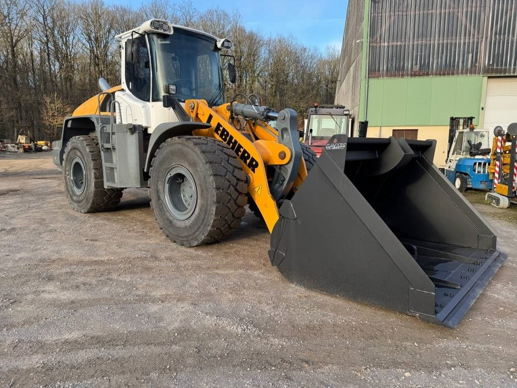 Liebherr L 550 - Колесен товарач: снимка 1 Liebherr L 550 - Колесен товарач: снимка 1