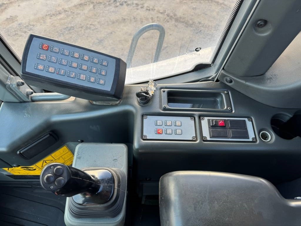 Колесен товарач Liebherr L 550: снимка 15 Колесен товарач Liebherr L 550: снимка 15