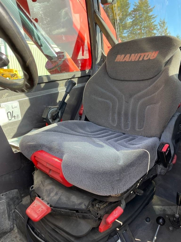 Телескопичен товарач Manitou MVT 675: снимка 14