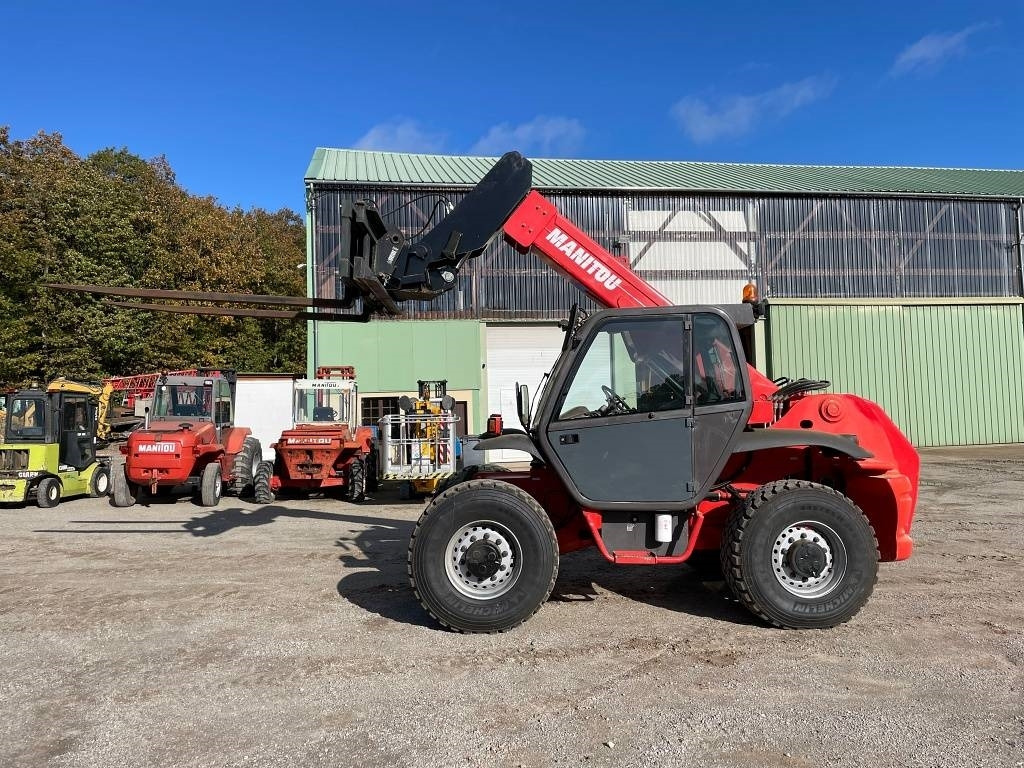 Телескопичен товарач Manitou MVT 675: снимка 12