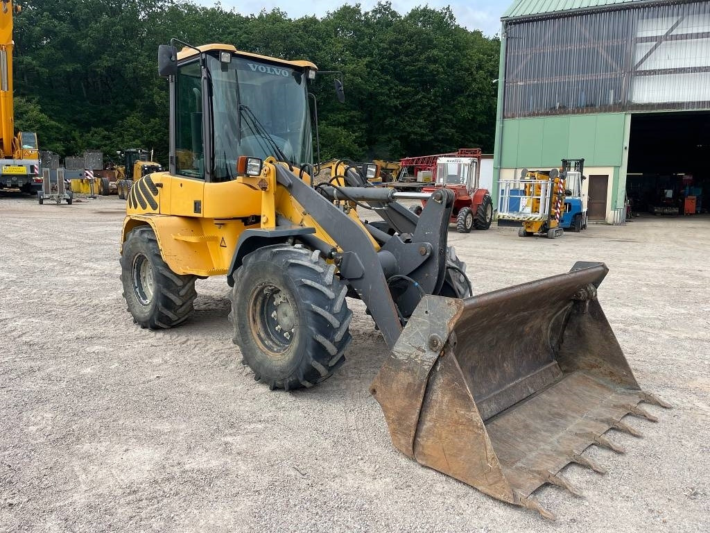 Volvo L 35 B-Z - Колесен товарач: снимка 2 Volvo L 35 B-Z - Колесен товарач: снимка 2