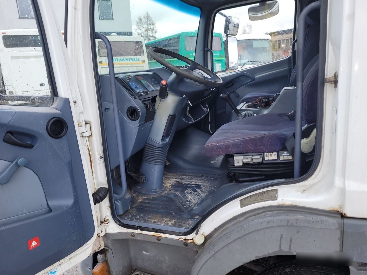 Interior photo 1: Бордови камион Mercedes-Benz Atego 815
