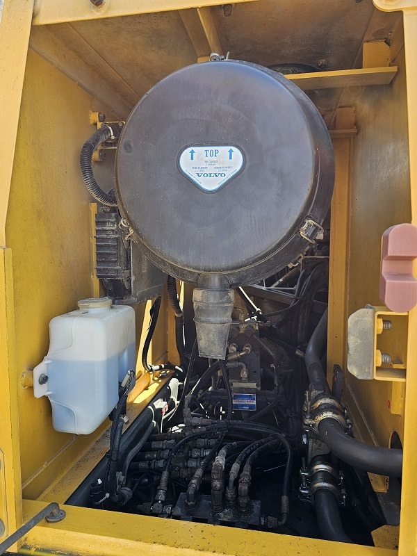 Верижен багер VOLVO EC240BNLC: снимка 17